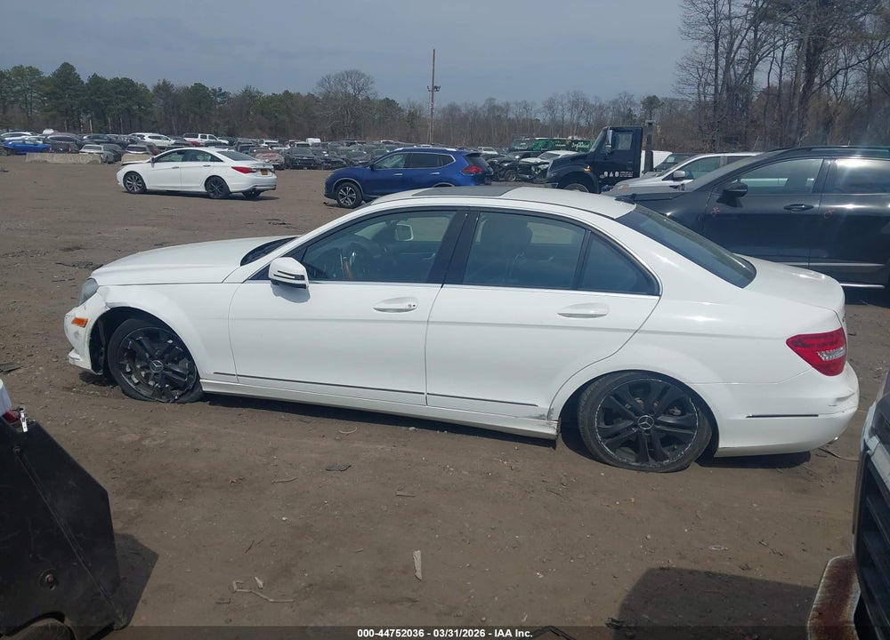 2013 MERCEDES-BENZ C 300 LUXURY 4MATIC VIN: WDDGF8AB1DR293023