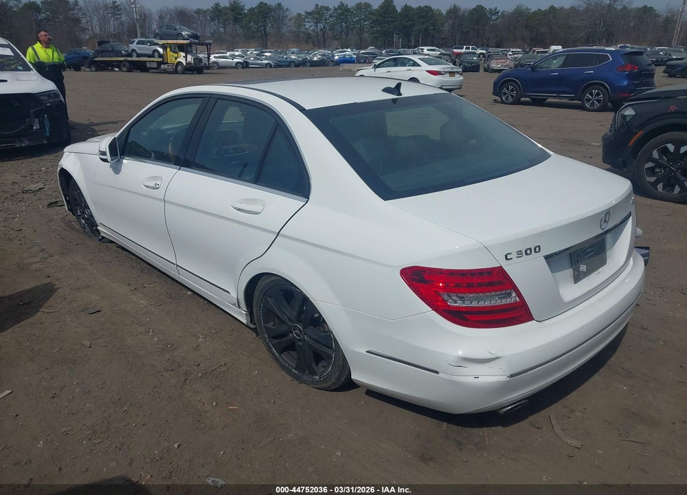 2013 MERCEDES-BENZ C 300 LUXURY 4MATIC VIN: WDDGF8AB1DR293023