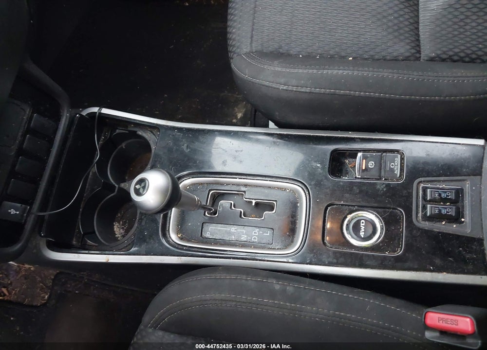 2019 MITSUBISHI OUTLANDER ES VIN: JA4AZ3A33KZ018408