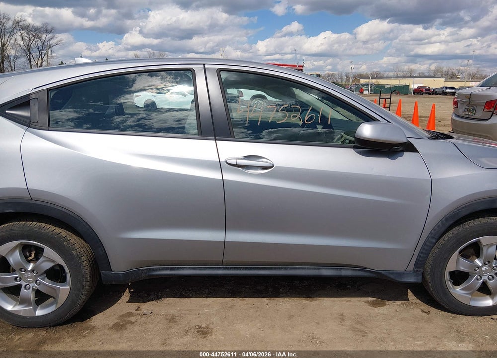 2018 HONDA HR-V LX VIN: 3CZRU6H3XJG723732