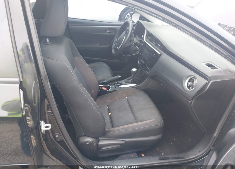 2017 TOYOTA COROLLA LE VIN: 5YFBURHE5HP576010