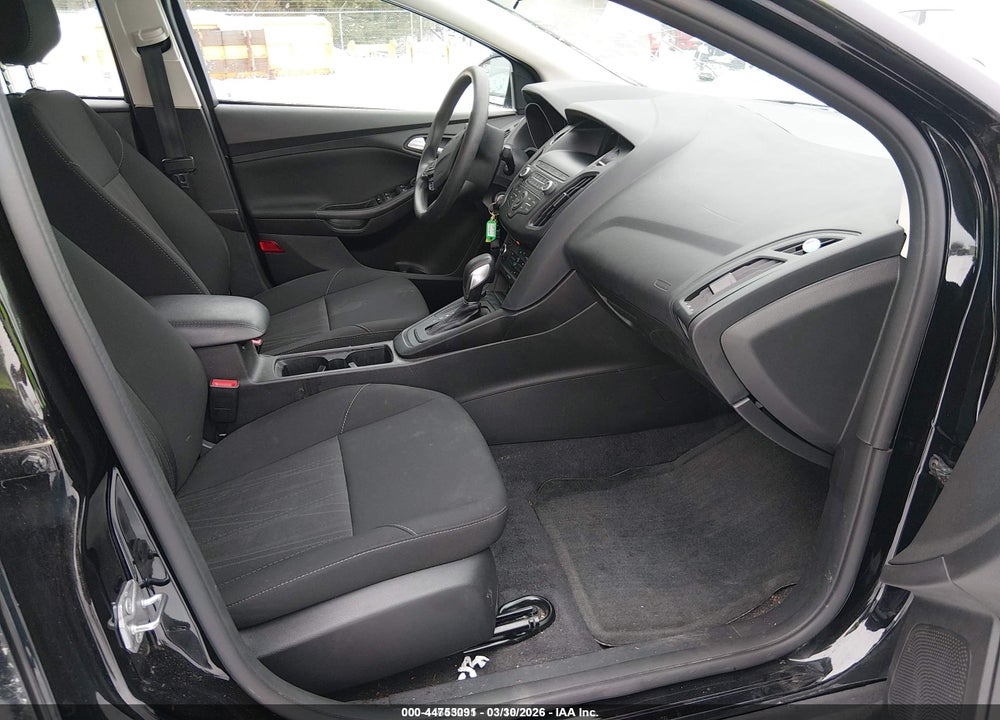2018 FORD FOCUS SE VIN: 1FADP3F25JL327393