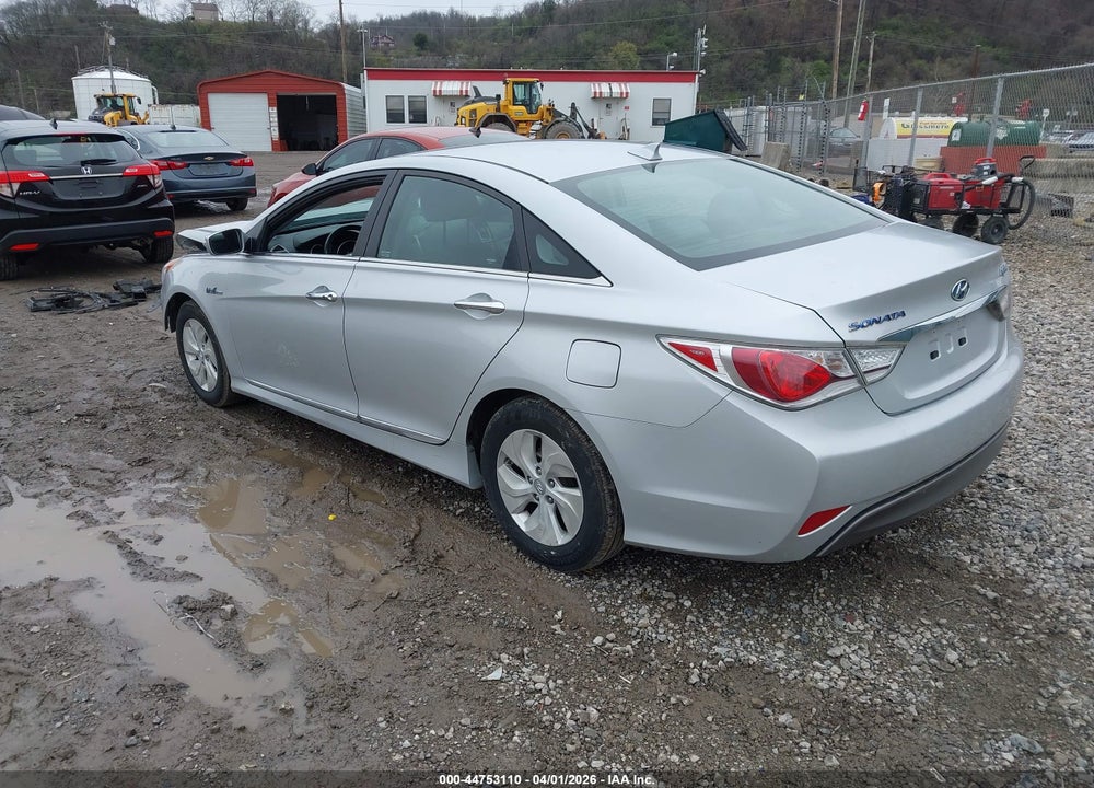 2015 HYUNDAI SONATA HYBRID VIN: KMHEC4A44FA139035
