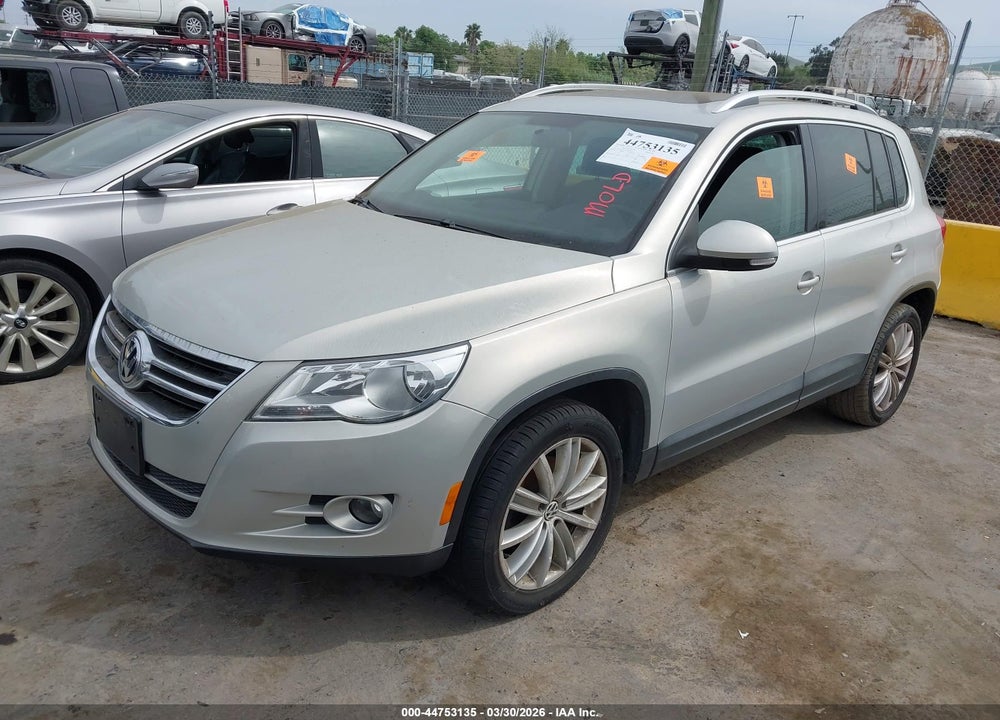 2011 VOLKSWAGEN TIGUAN SE VIN: WVGAV7AX0BW528322