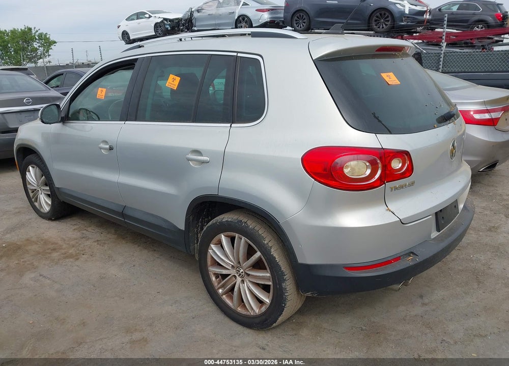 2011 VOLKSWAGEN TIGUAN SE VIN: WVGAV7AX0BW528322