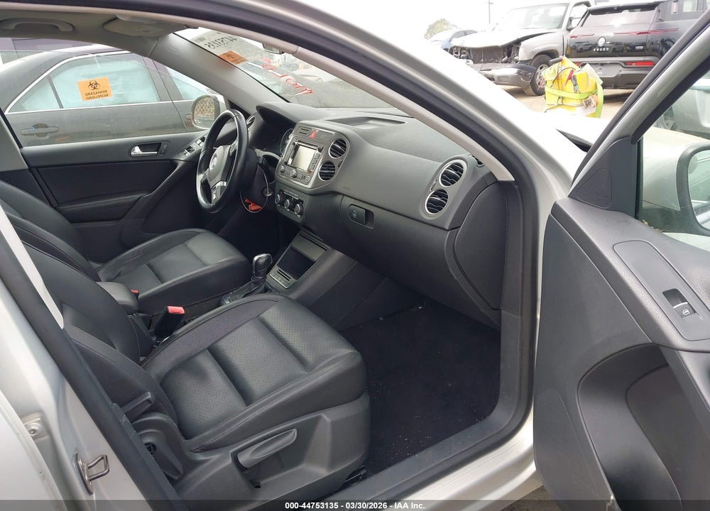 2011 VOLKSWAGEN TIGUAN SE VIN: WVGAV7AX0BW528322