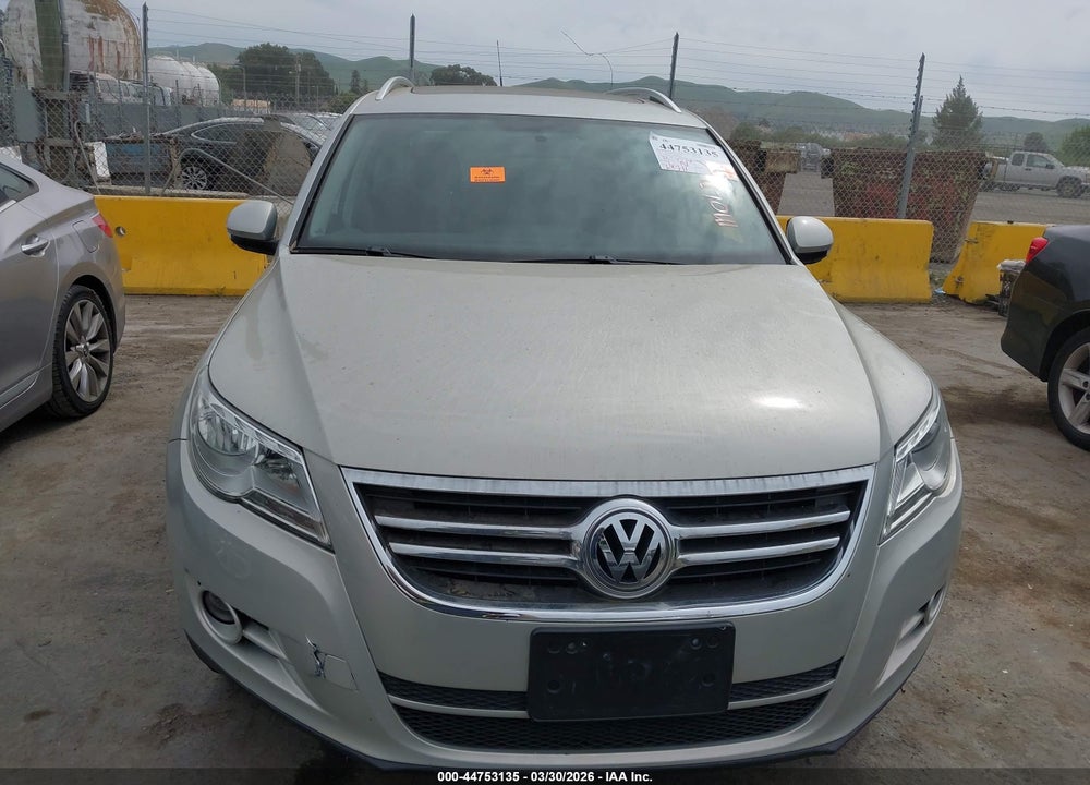 2011 VOLKSWAGEN TIGUAN SE VIN: WVGAV7AX0BW528322