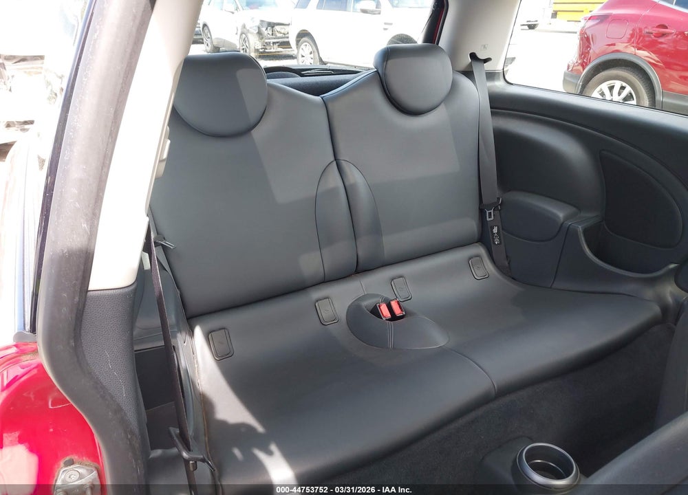 2006 MINI COOPER VIN: WMWRC33596TK72199