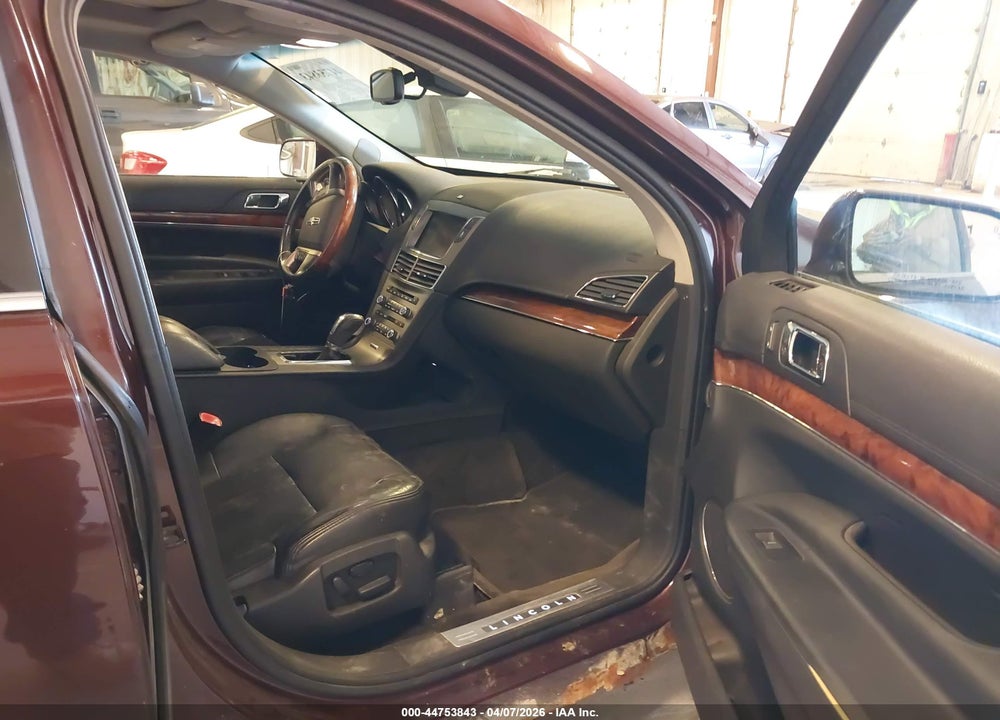 2010 LINCOLN MKT VIN: 2LMHJ5AR6ABJ17768