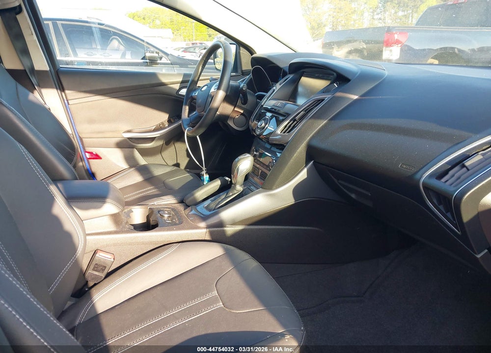 2014 FORD FOCUS TITANIUM VIN: 1FADP3N26EL263890