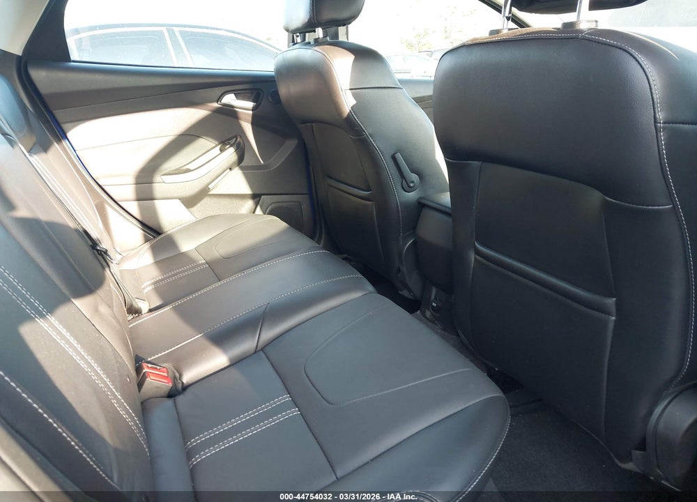 2014 FORD FOCUS TITANIUM VIN: 1FADP3N26EL263890