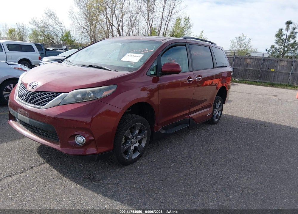 2016 TOYOTA SIENNA SE 8 PASSENGER VIN: 5TDXK3DC4GS695458