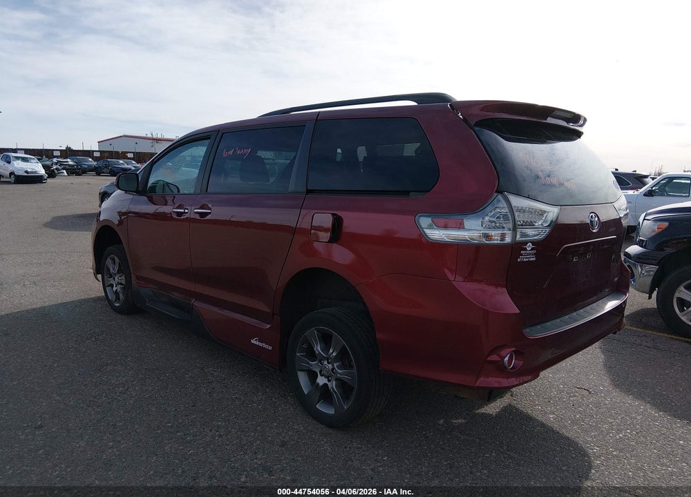 2016 TOYOTA SIENNA SE 8 PASSENGER VIN: 5TDXK3DC4GS695458