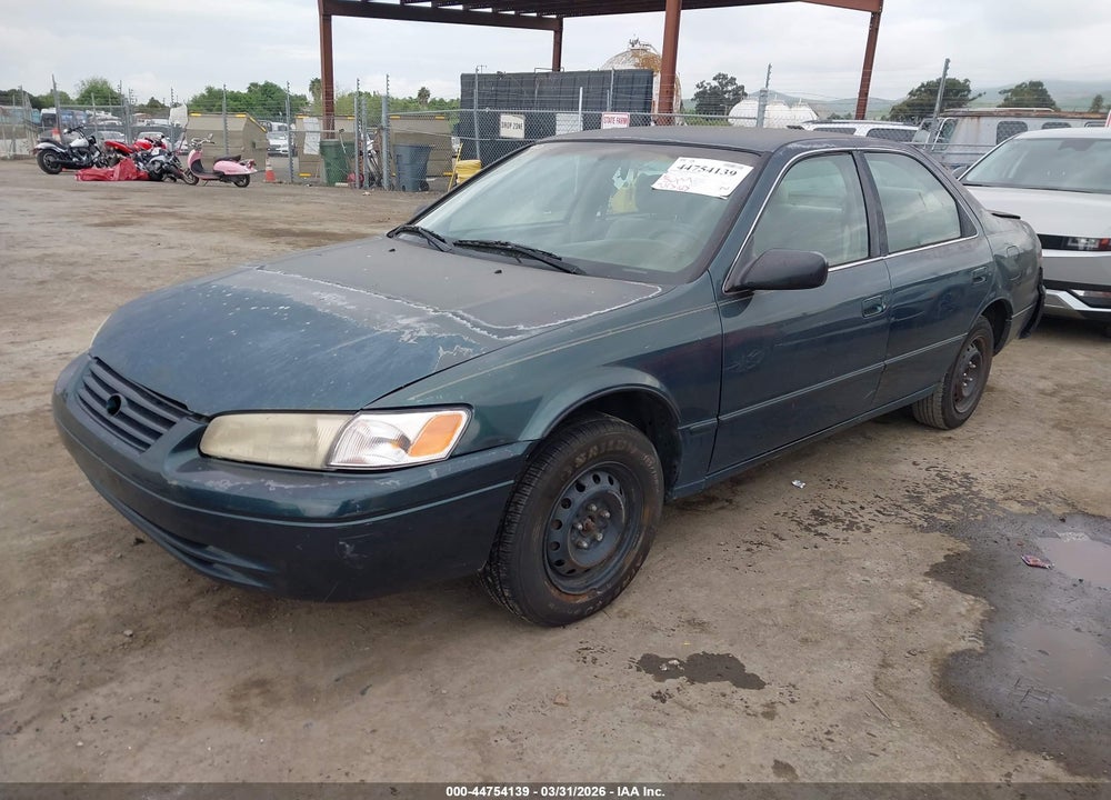 1997 TOYOTA CAMRY LE VIN: 4T1BG22K3VU813570