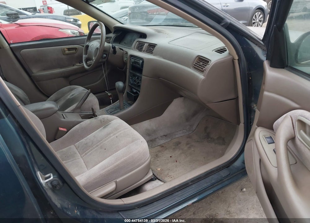 1997 TOYOTA CAMRY LE VIN: 4T1BG22K3VU813570
