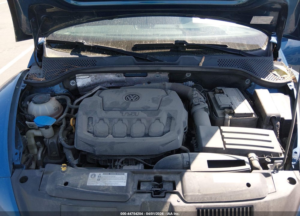 2018 VOLKSWAGEN BEETLE VIN: 3VWFD7ATXJM716660