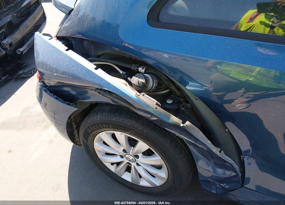 2018 VOLKSWAGEN BEETLE VIN: 3VWFD7ATXJM716660