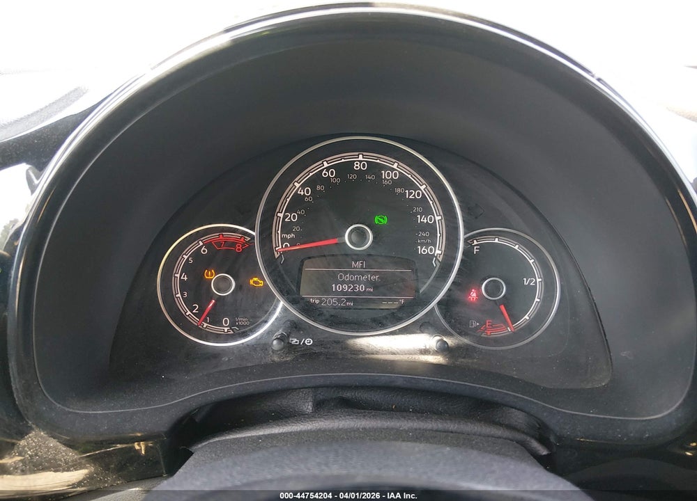 2018 VOLKSWAGEN BEETLE VIN: 3VWFD7ATXJM716660