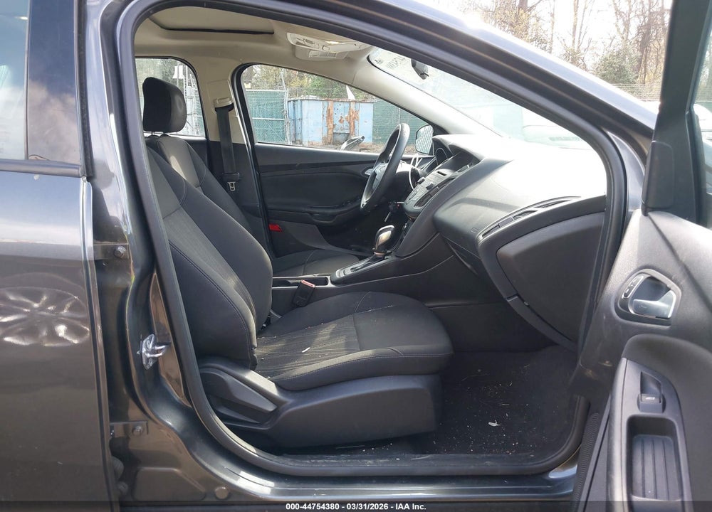 2016 FORD FOCUS SE VIN: 1FADP3K28GL338838
