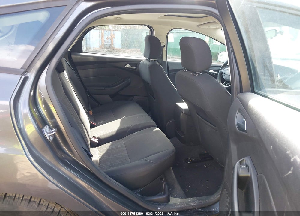 2016 FORD FOCUS SE VIN: 1FADP3K28GL338838