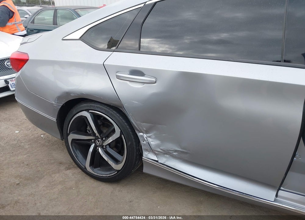 2018 HONDA ACCORD EX VIN: 1HGCV1F4XJA084095