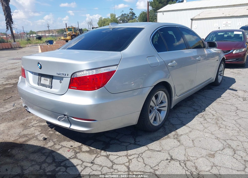 2009 BMW 528I VIN: WBANU535X9C122825