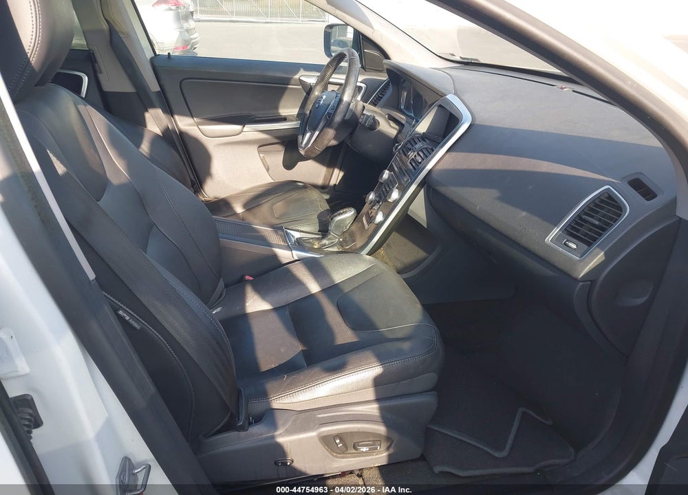 2016 VOLVO XC60 VIN: YV440MDK4G2843893