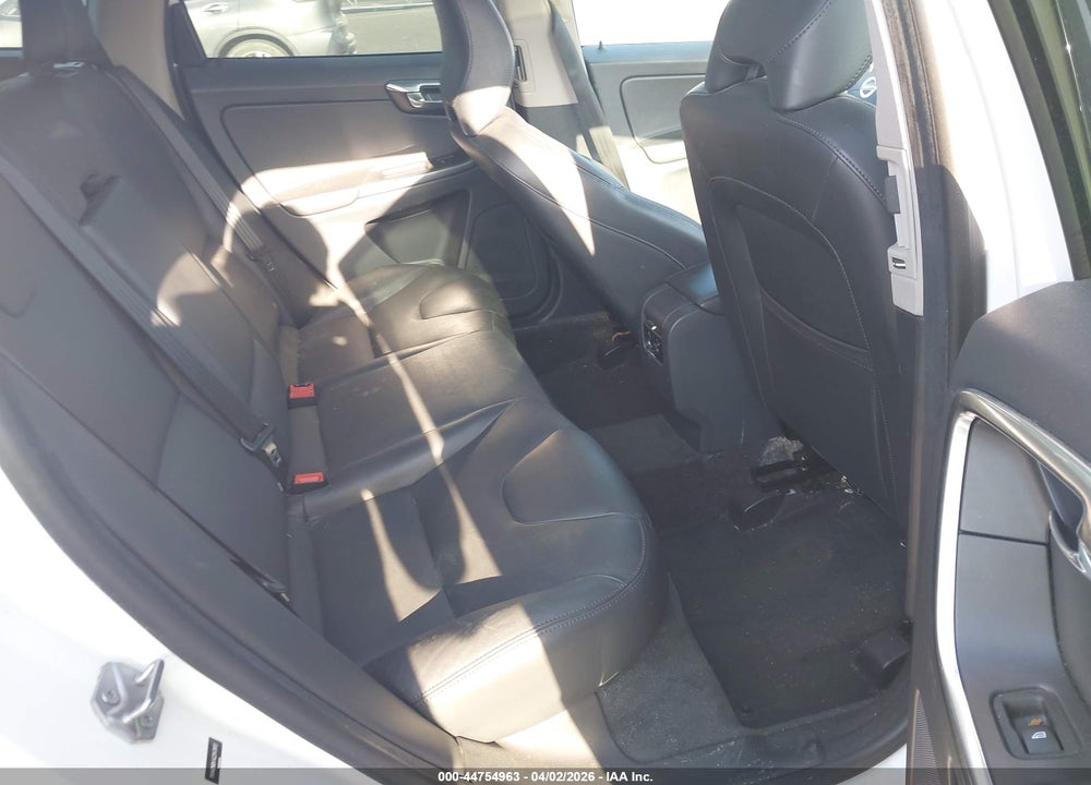 2016 VOLVO XC60 VIN: YV440MDK4G2843893