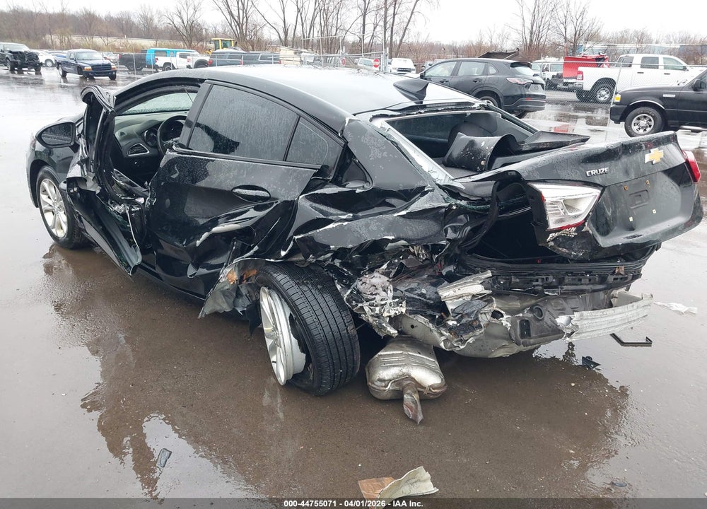2019 CHEVROLET CRUZE LS VIN: 1G1BC5SM8K7152043