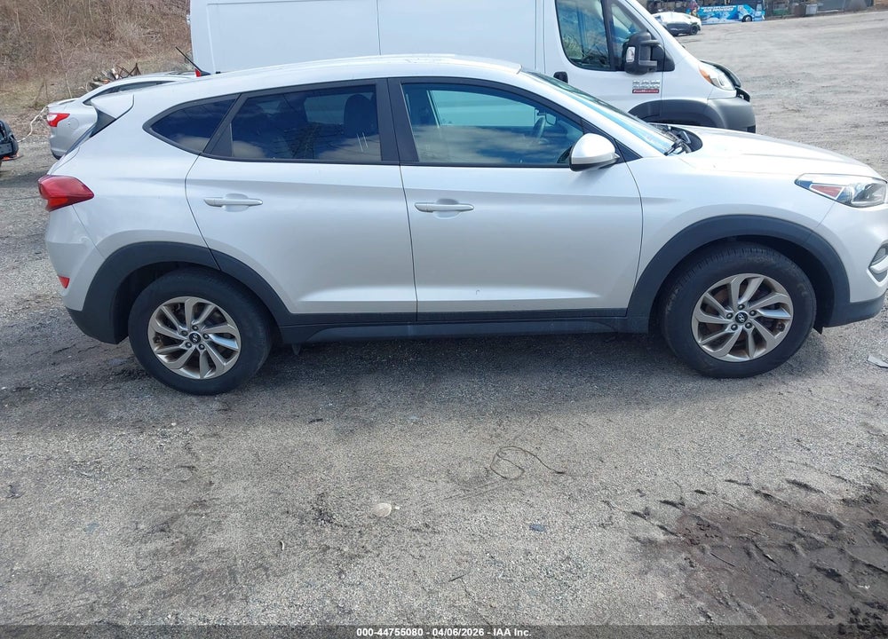 2018 HYUNDAI TUCSON SE VIN: KM8J23A43JU803750