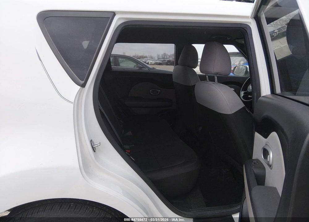 2018 KIA SOUL VIN: KNDJN2A26J7907992