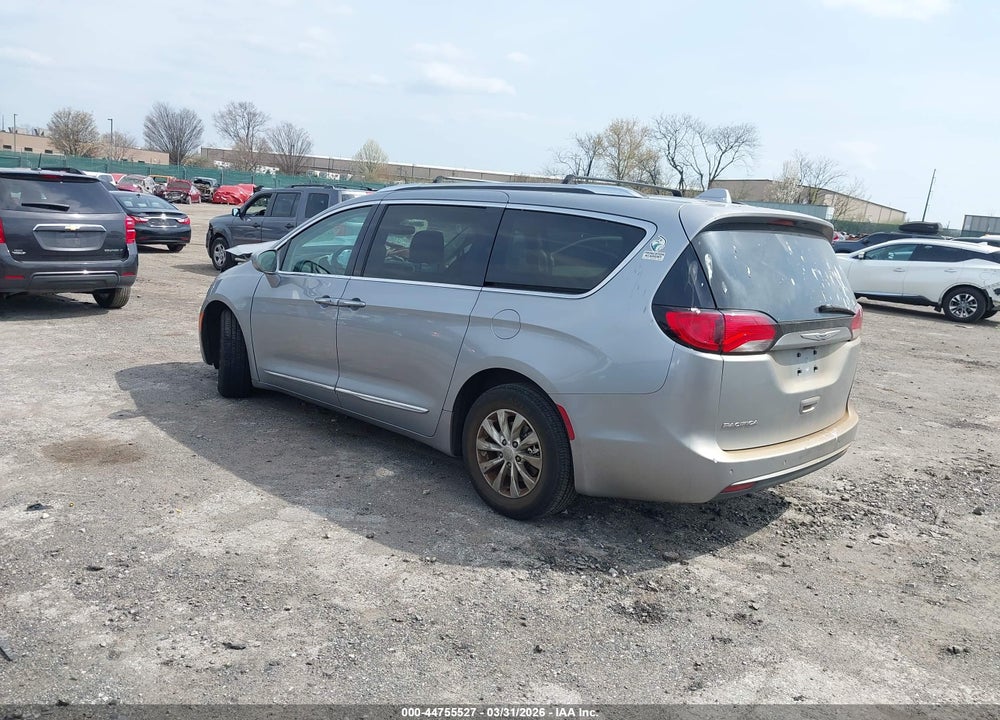 2019 CHRYSLER PACIFICA TOURING L VIN: 2C4RC1BG8KR665641