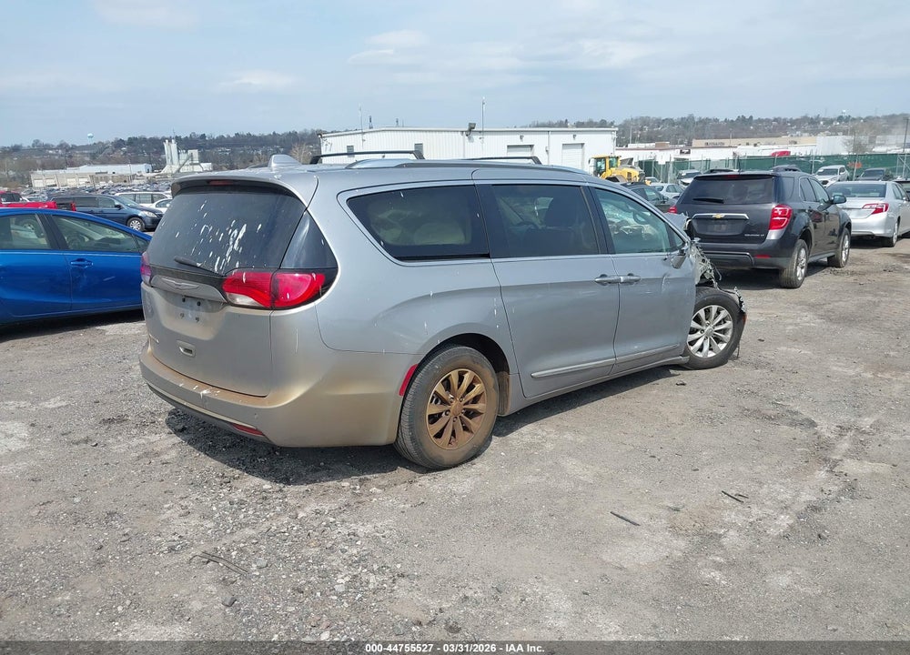 2019 CHRYSLER PACIFICA TOURING L VIN: 2C4RC1BG8KR665641