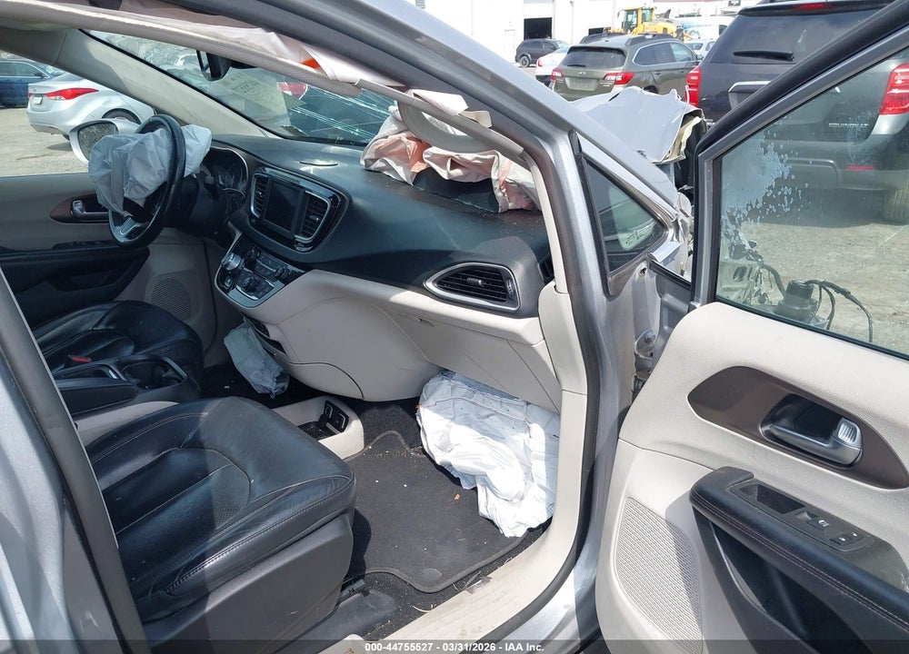 2019 CHRYSLER PACIFICA TOURING L VIN: 2C4RC1BG8KR665641