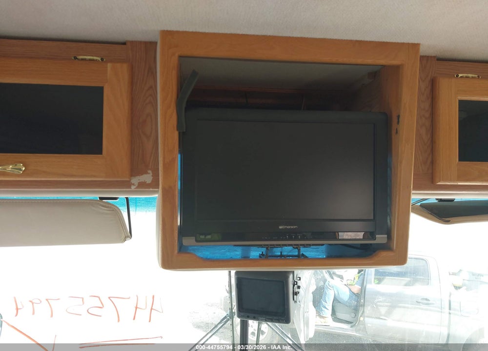2000 FORD F550 SUPER DUTY STRIPPED CHASS VIN: 3FCNF53S4YJA10149