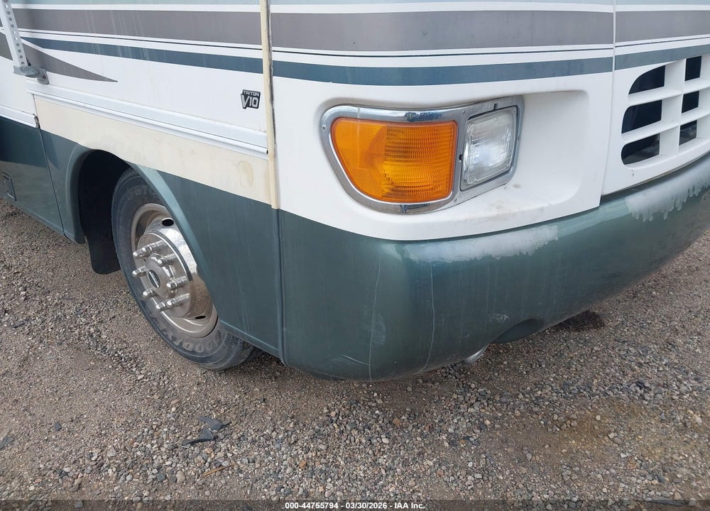 2000 FORD F550 SUPER DUTY STRIPPED CHASS VIN: 3FCNF53S4YJA10149