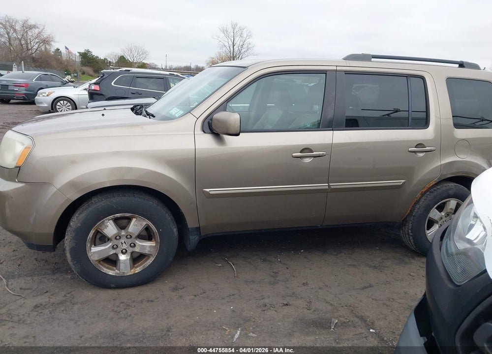 2011 HONDA PILOT EX-L VIN: 5FNYF4H57BB002583