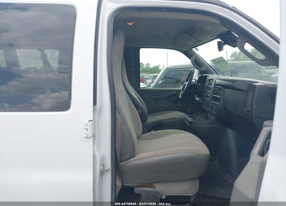 2024 CHEVROLET EXPRESS PASSENGER RWD 3500 EXTENDED WHEELBASE LT VIN: 1GAZGPF7XR1282227