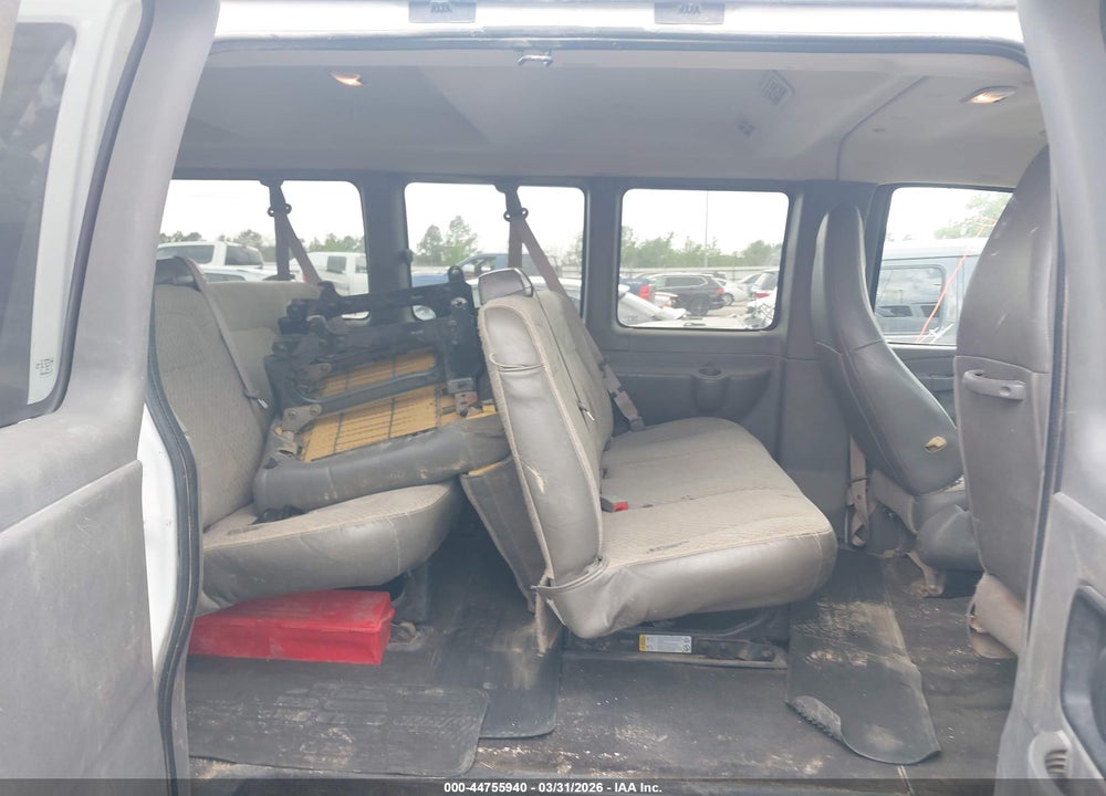 2024 CHEVROLET EXPRESS PASSENGER RWD 3500 EXTENDED WHEELBASE LT VIN: 1GAZGPF7XR1282227