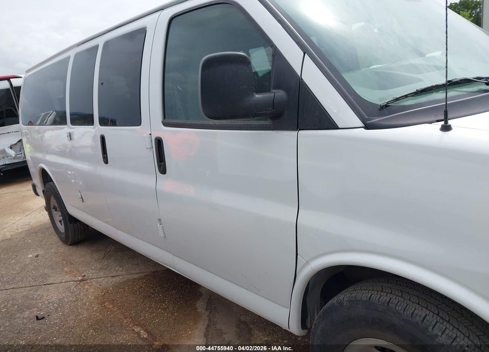 2024 CHEVROLET EXPRESS PASSENGER RWD 3500 EXTENDED WHEELBASE LT VIN: 1GAZGPF7XR1282227