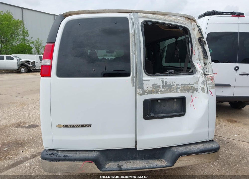 2024 CHEVROLET EXPRESS PASSENGER RWD 3500 EXTENDED WHEELBASE LT VIN: 1GAZGPF7XR1282227
