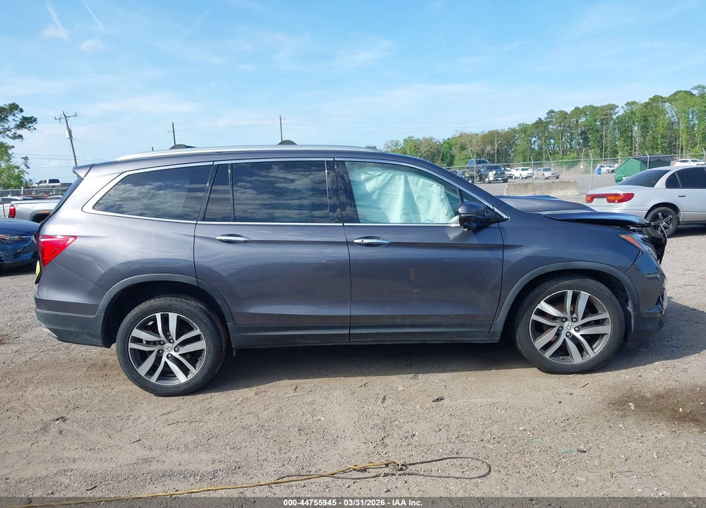 2017 HONDA PILOT TOURING VIN: 5FNYF6H92HB083645