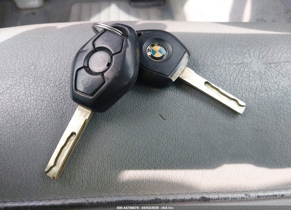 2003 BMW 325I VIN: WBAET37433NJ38093