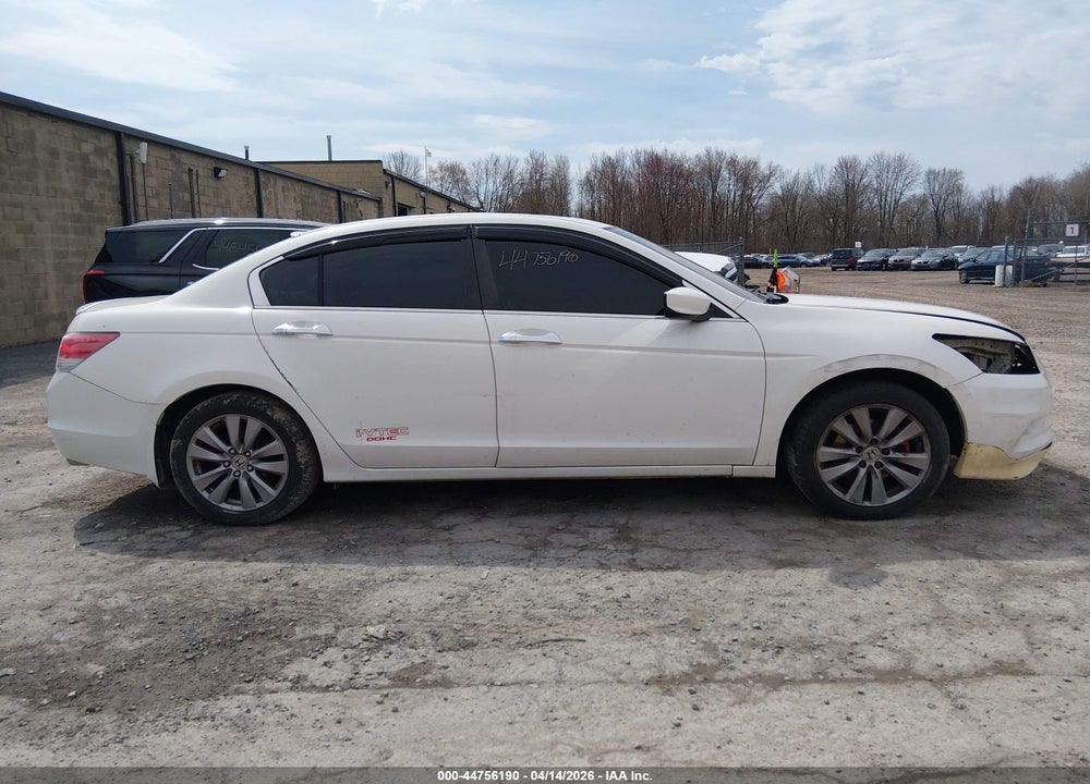 2011 HONDA ACCORD 3.5 EX-L VIN: 1HGCP3F88BA027825