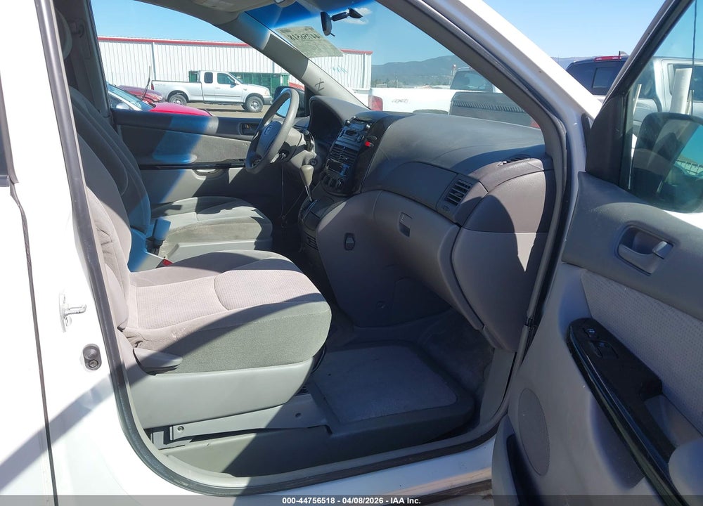 2005 TOYOTA SIENNA CE/LE VIN: 5TDZA23C05S370214