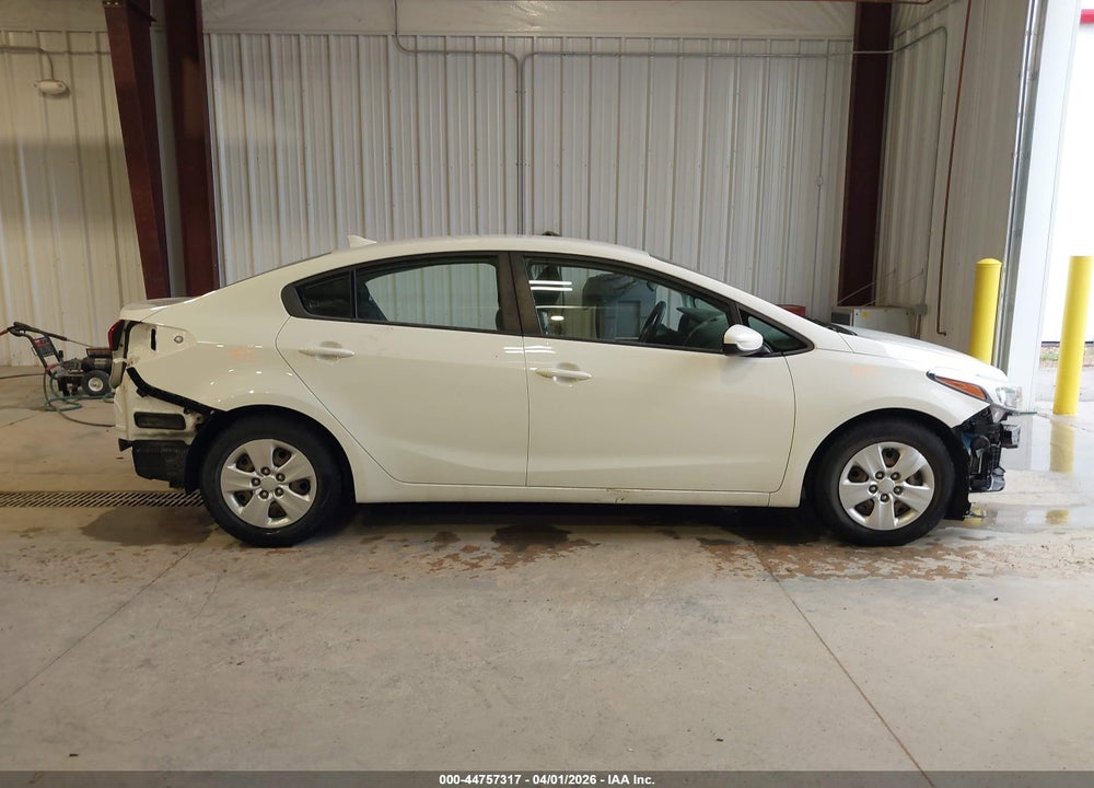 2018 KIA FORTE LX VIN: 3KPFK4A74JE269182