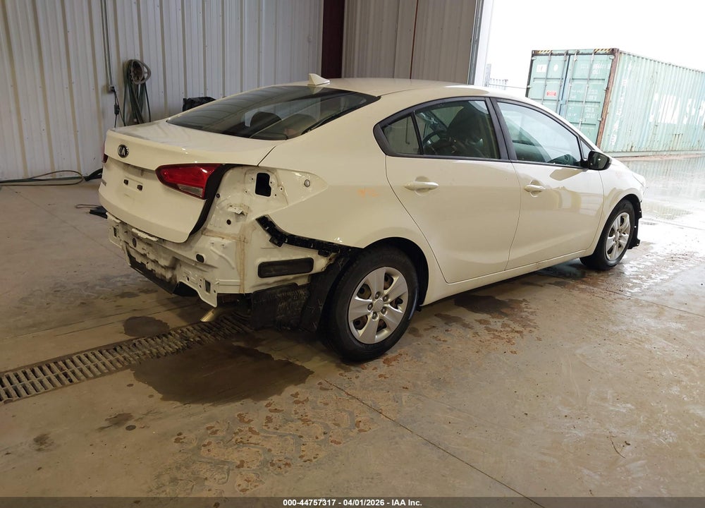 2018 KIA FORTE LX VIN: 3KPFK4A74JE269182