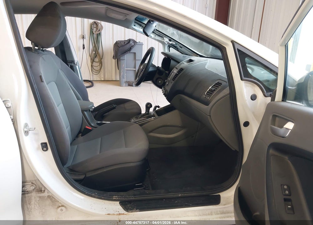 2018 KIA FORTE LX VIN: 3KPFK4A74JE269182
