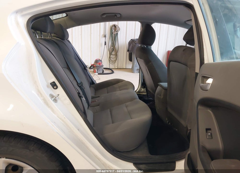 2018 KIA FORTE LX VIN: 3KPFK4A74JE269182