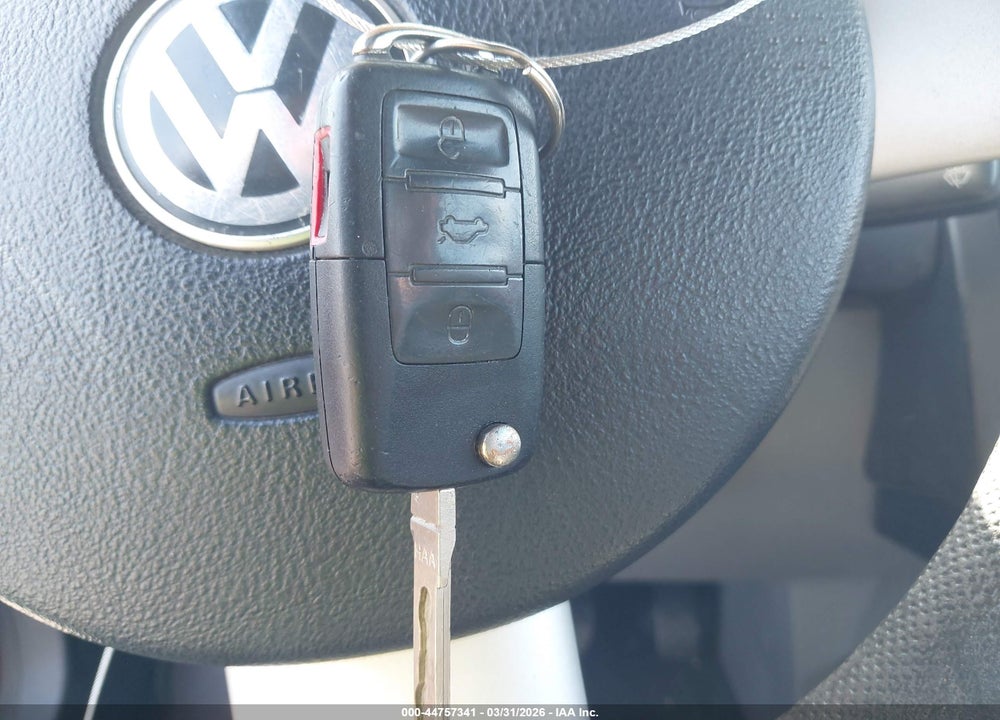 2004 VOLKSWAGEN NEW BEETLE GL VIN: 3VWBM31YX4M338959
